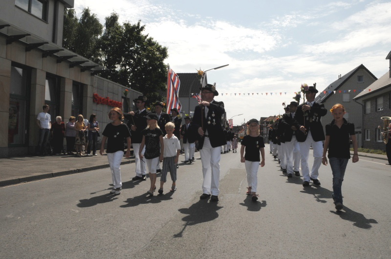 Parade vor dem Königspaar